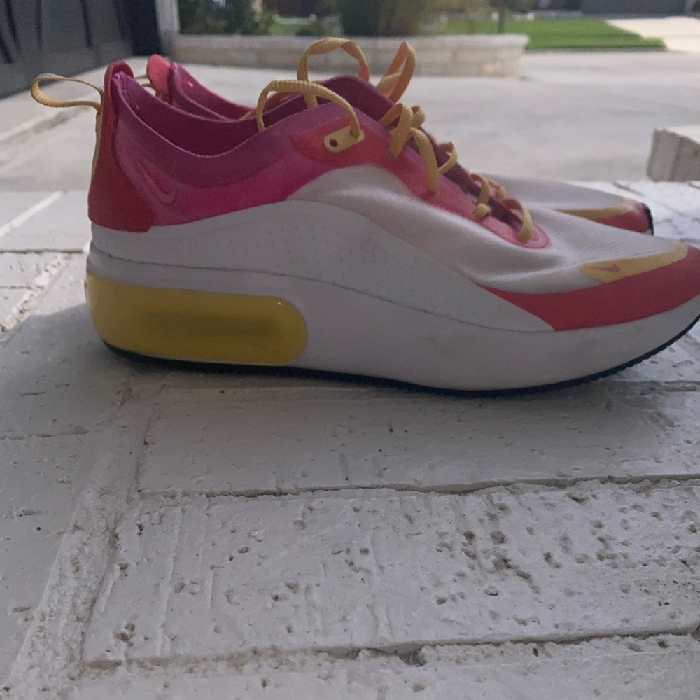 Nike Women’s Air Max Dia SE
